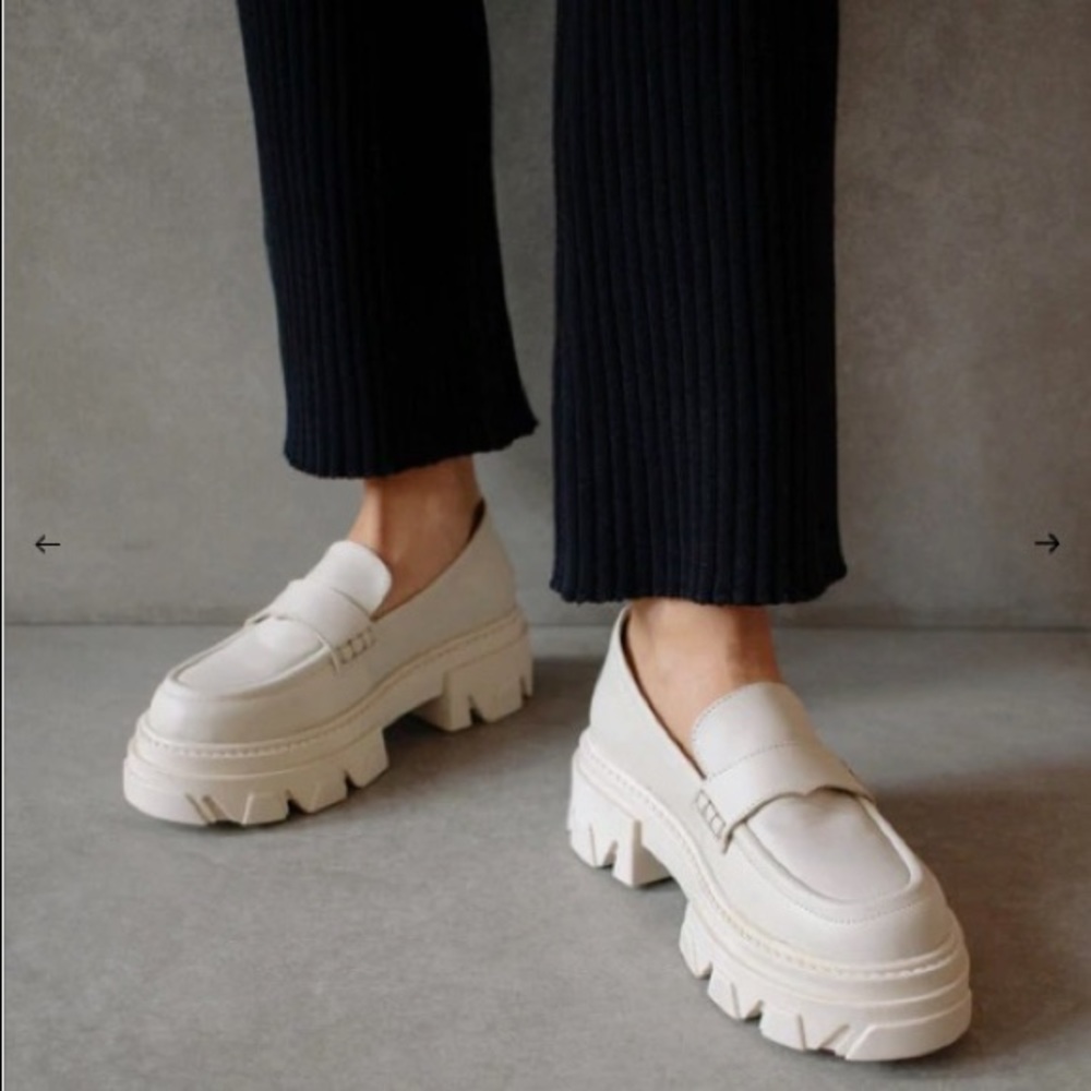Alohas trailblazer ivory loafers - never worn!